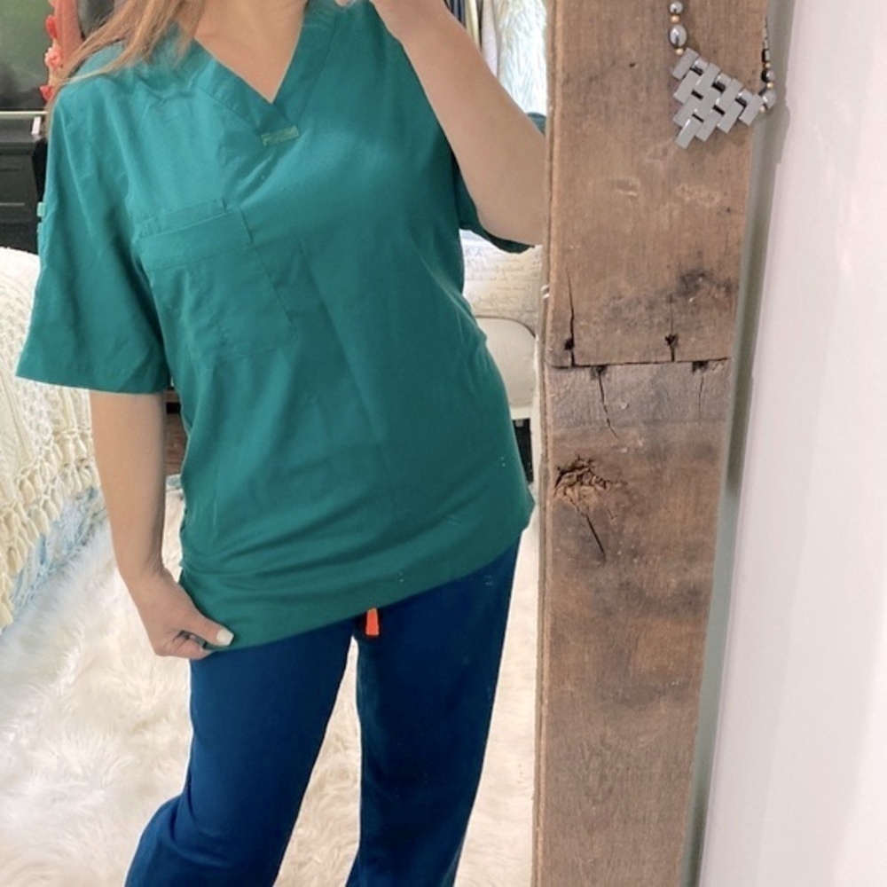 Greys anatomy turquoise nurses medical scrub top size medium